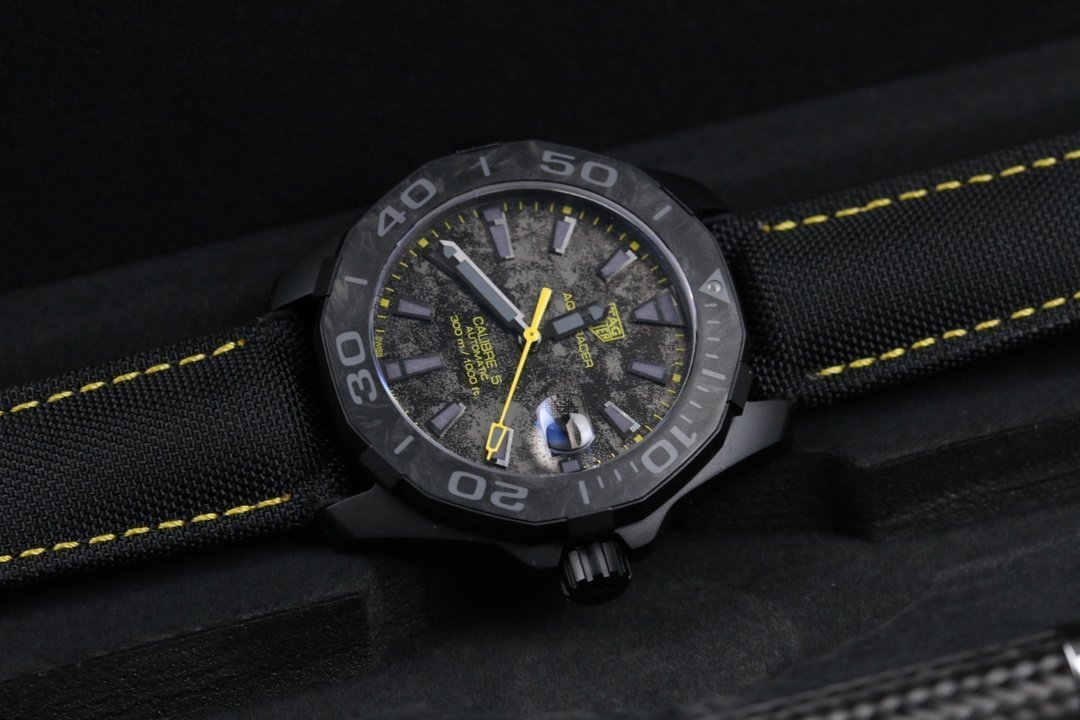 Shop Authentic Tag Heuer Aquaracer Carbon Dial Watch for Men - WBD218B.FC6446 - Luxxuri