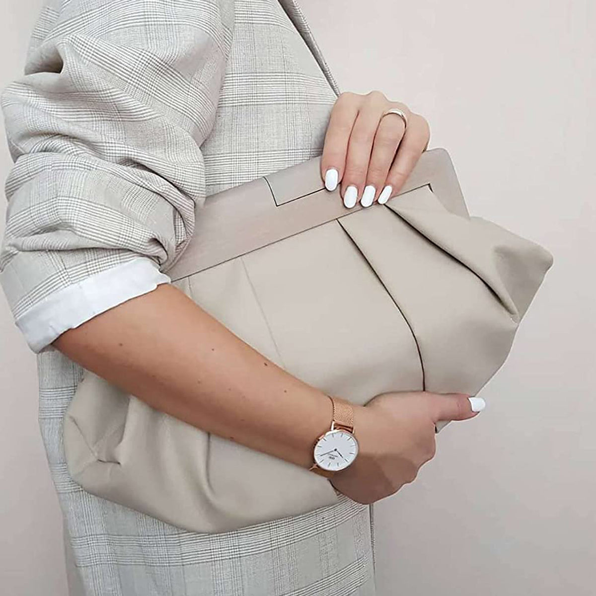 Shop Authentic Daniel Wellington Petite Melrose White Dial Rose Gold Mesh Strap Watch For Women - DW00100305 - Luxxuri