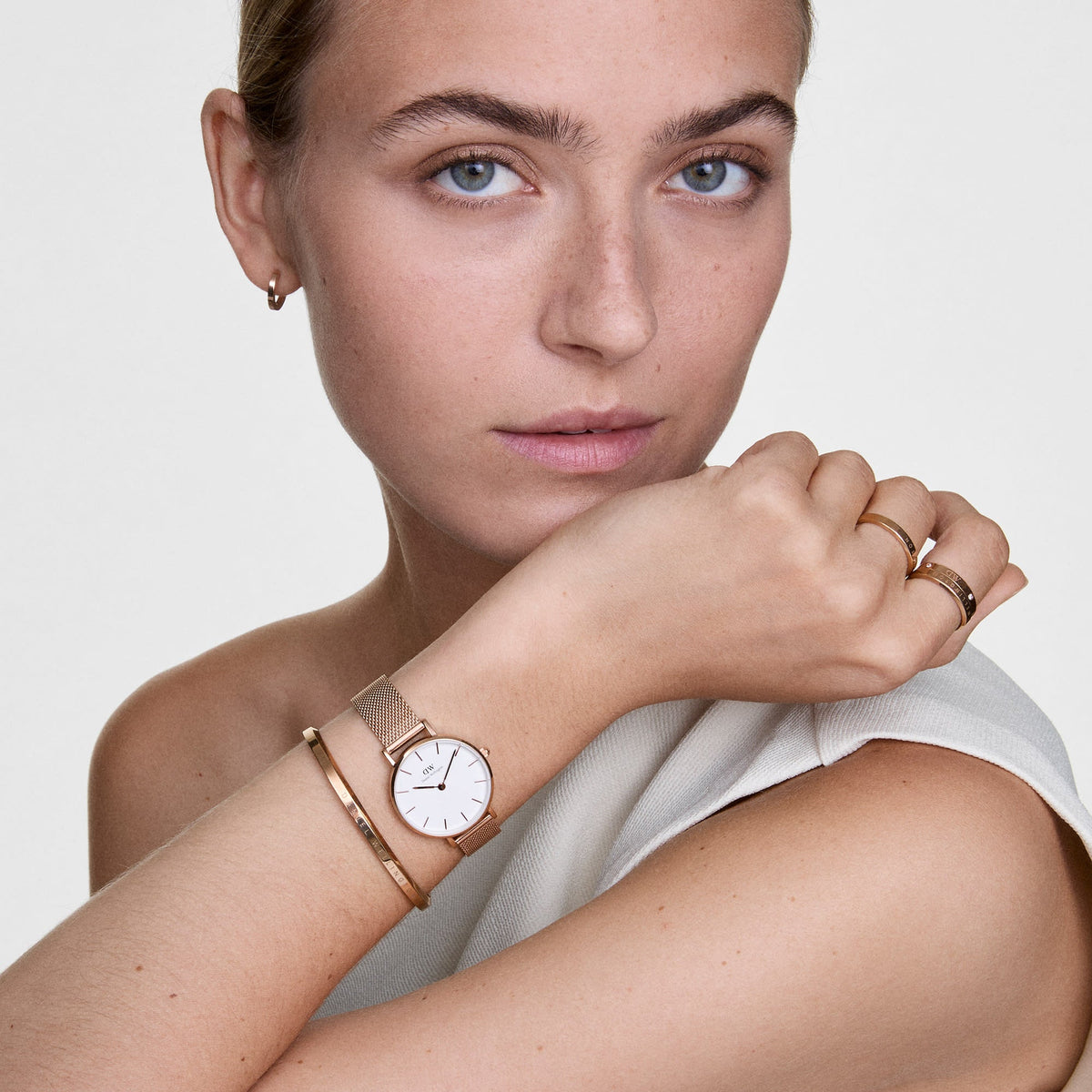 Shop Authentic Daniel Wellington Petite Melrose White Dial Rose Gold Mesh Strap Watch For Women - DW00100305 - Luxxuri