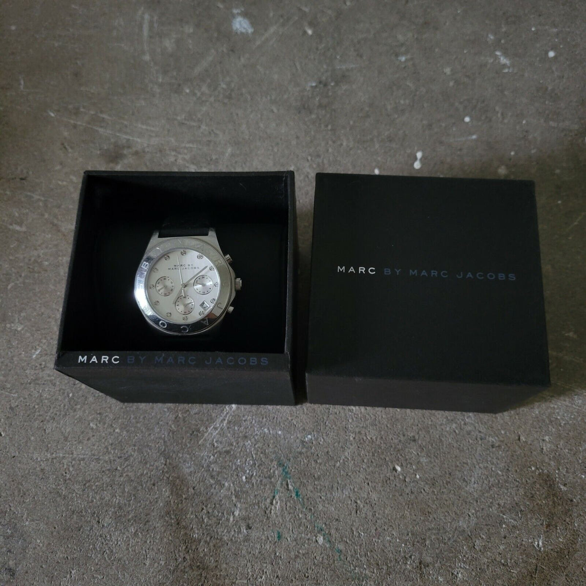 Shop Authentic Marc Jacobs Blade Chronograph White Dial Black Leather Strap Watch for Women - MBM1189 - Luxxuri
