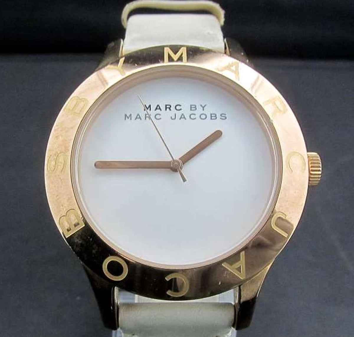  Shop Authentic Marc Jacobs Blade White Dial White Leather Strap Watch for Women - MBM1201 - Luxxuri