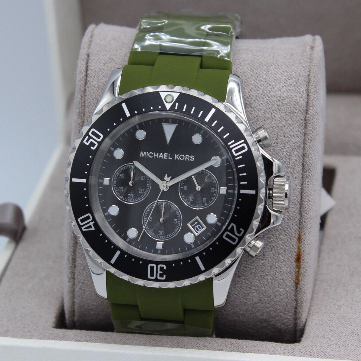  Shop Authentic Michael Kors Everest Chronograph Black Dial Green Silicone Strap Watch For Men - MK8981 - Luxxuri