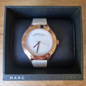  Shop Authentic Marc Jacobs Blade White Dial White Leather Strap Watch for Women - MBM1201 - Luxxuri
